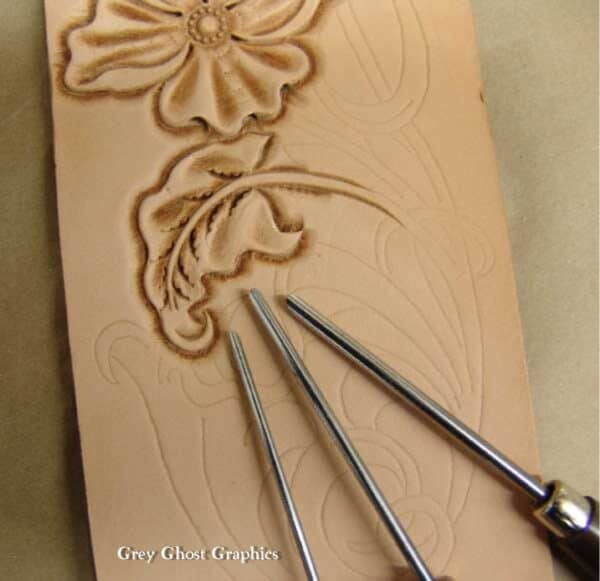 Different sized lifters are used for different areas on the flowers.